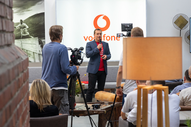 Vodafone po vzoru konkurence zdražuje mobilní služby