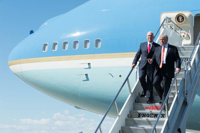 Donald Trump se může vrátit na Facebook a Instagram