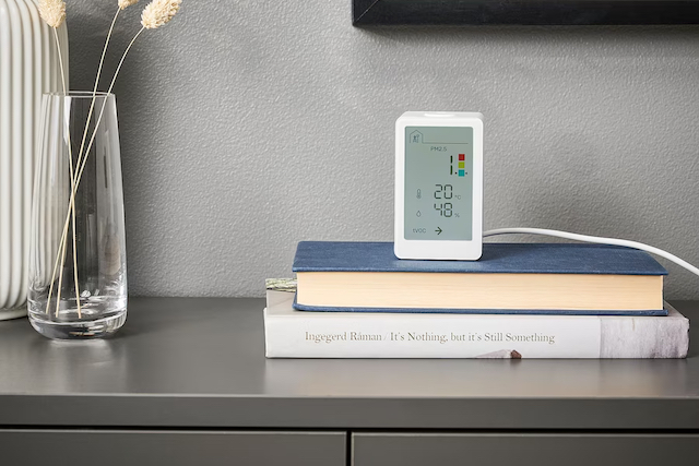 IKEA představila chytrý senzor kvality vzduchu VINDSTYRKA