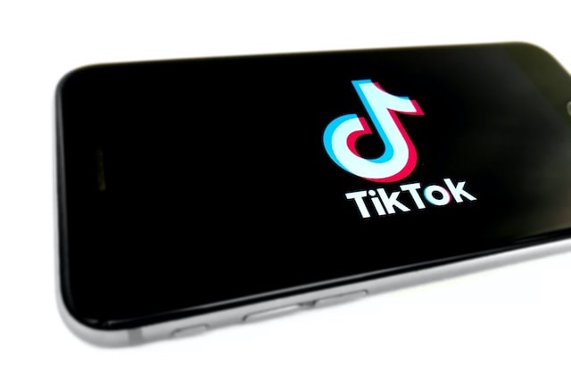 TikTok zavede hodinové omezení pro uživatele mladší 18 let