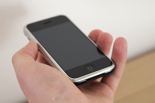 Zabalený iPhone první generace se vydražil za téměř 1,4 milionu korun