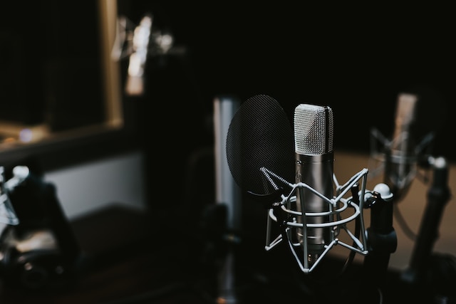 Švýcarské rádio na jeden den nahradilo moderátory a hudbu umělou inteligencí