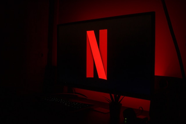 Tarif s reklamami využívá na Netflixu téměř 5 milionů uživatelů