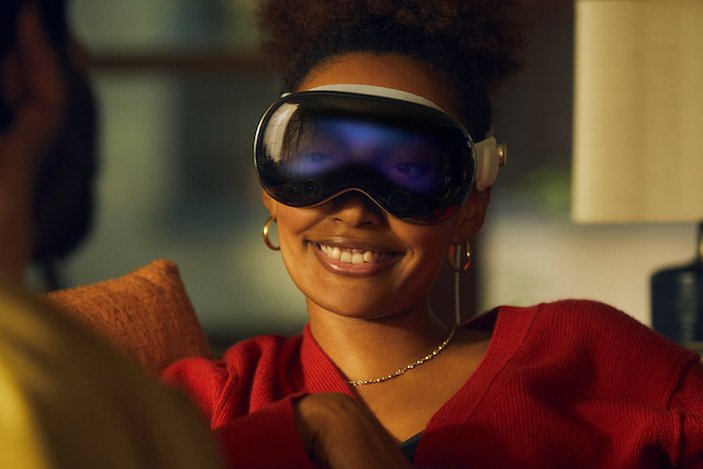 Apple odhalil AR/VR headset Vision Pro
