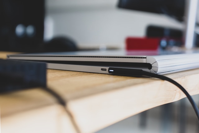 Notebooky bude brzy možné nabíjet přes 240W adaptéry
