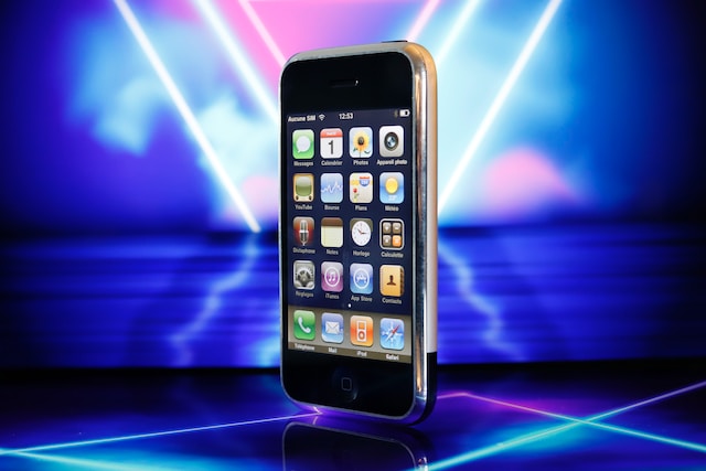 Originální iPhone 4GB se v aukci prodal za 4 miliony korun