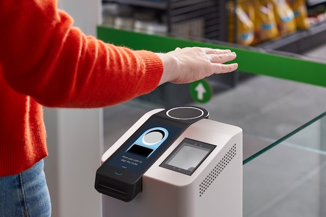 Amazon rozšiřuje službu pro placení dlaní do dalších lokací