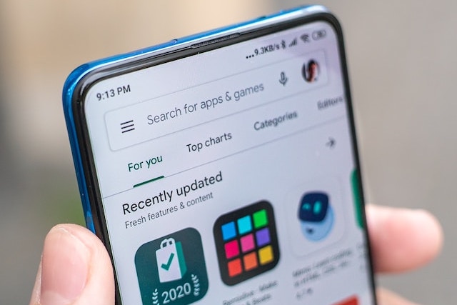 Google upravil Obchod Play pro skládací telefony a tablety