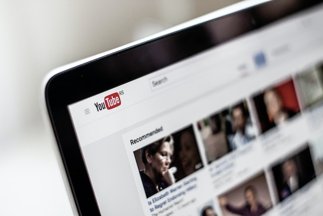 YouTube spouští v platformě vlastní umělou inteligenci