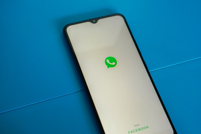 WhatsApp umožní blokovat spam přímo ze zamykací obrazovky