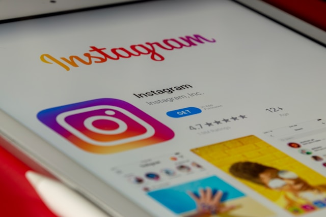 Instagramu umožní zpětné sdílení příspěvků