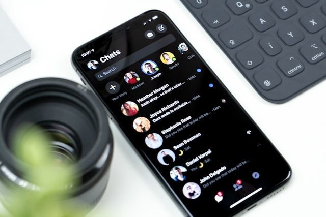 Messenger nově umožňuje vytvářet sdílená alba, posílat fotografie v HD a sdílet větší soubory