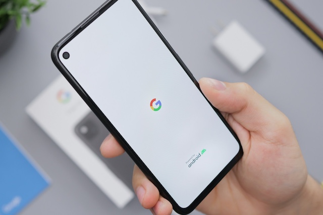 Google zavádí zvukové reakce do telefonních hovorů