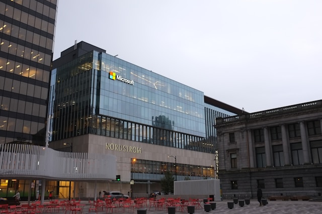 Emise Microsoftu vzrostly kvůli umělé inteligenci téměř o 30 %