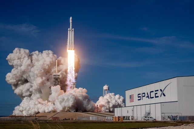 NASA se ve spolupráci se SpaceX připravuje na návrat svých astronautů, ve vesmírné stanici jsou už od června