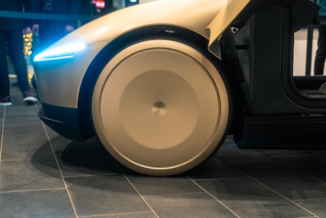 Elon Musk očekává růst hodnoty akcií Tesly, pomohou humanoidní roboti i robotaxi