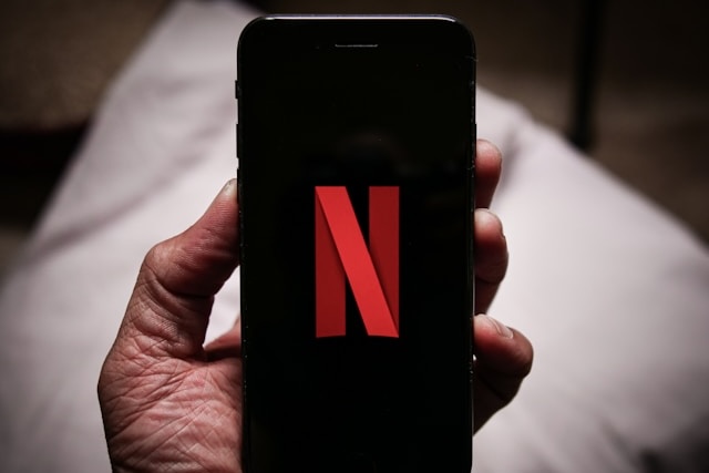 Netflix chystá nový vzhled TV aplikace a AI vyhledávání pro iOS