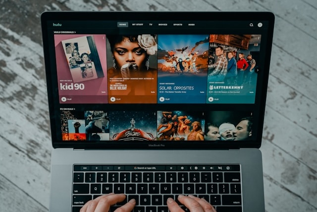 Netflix chystá nové reklamní formáty, nejlevnější tarif využívá už 94 milionů uživatelů