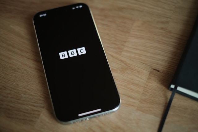 BBC hrozí žalobou startupu Perplexity kvůli zneužití obsahu