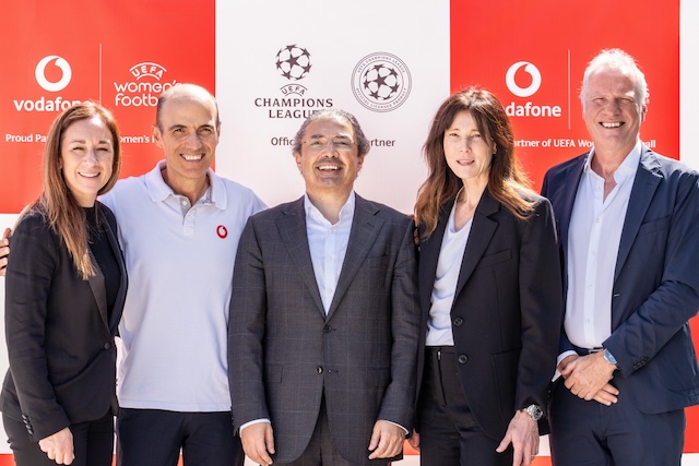 Vodafone se stal partnerem UEFA a spouští Champions Travel eSIM pro fanoušky