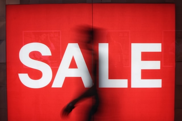 E-shopy na Black Friday opět neprezentovaly skutečné slevy, zneužívaly veřejné kupony