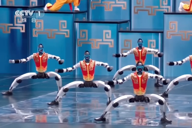 Čínští humanoidní roboti ovládli novoroční televizní show