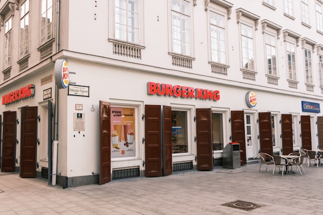 Burger King nasadí AI, aby hodnotila chování zaměstnanců