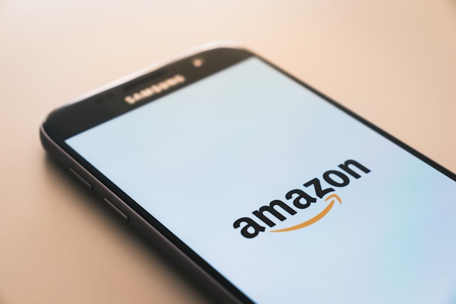 Amazon se chce vrátit k výrobě mobilů, připravuje nový telefon s Alexou