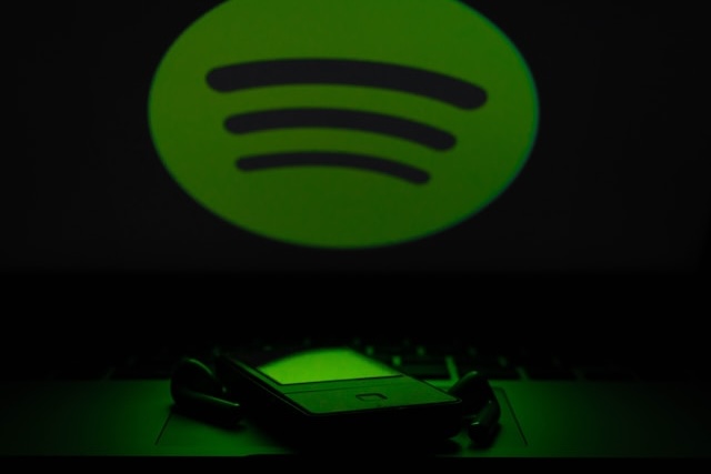 Spotify umožní vytvářet AI remixy a licencované coververze skladeb