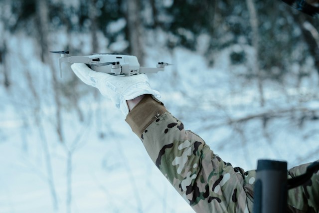 Ruští vývojáři použili Claude při tvorbě softwaru pro útočné roje dronů